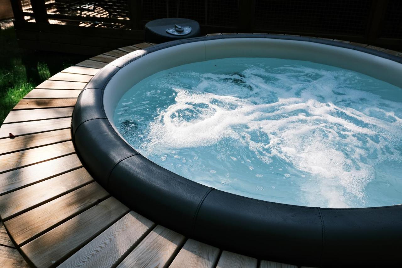 Lodge Avec Spa Privatif - Foret Et Lac Liginiac Екстериор снимка
