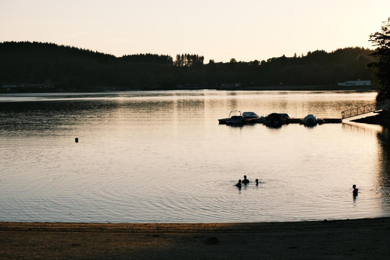 Lodge Avec Spa Privatif - Foret Et Lac Liginiac Екстериор снимка